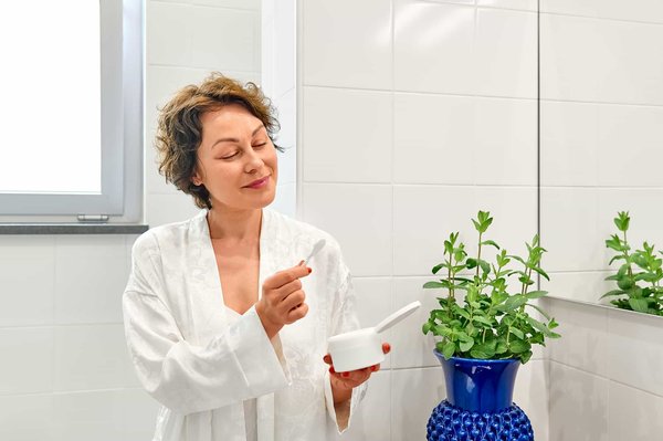 Quels sont les avantages de l'huile de noix de coco pour les cheveux et comment l'appliquer en masque ?