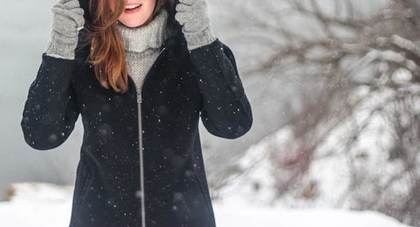Comment choisir un manteau en fausse fourrure pour une tenue hivernale glamour?